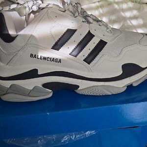Balenciaga Men's Cream and Black Sneakers